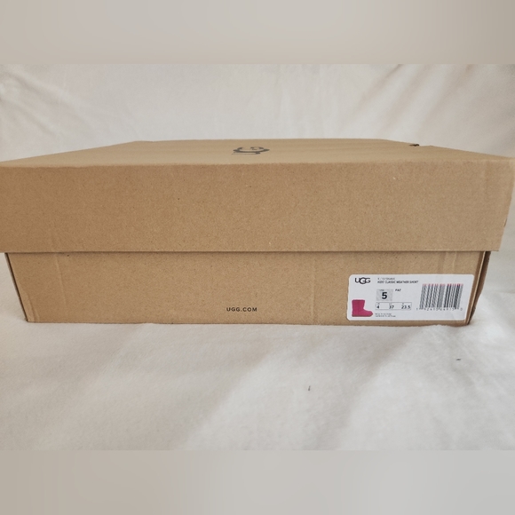 UGG Kids Classic Short II Waterproof Boots Barbie Pink Azalea US Size 5 NIB - Picture 4 of 5